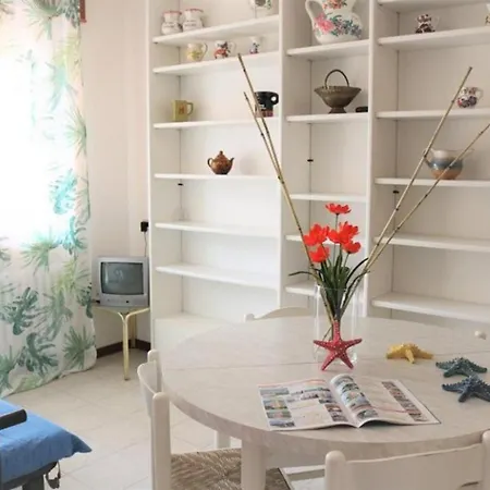 Cosy Flat 80mt From The Sea דירה ביביונה